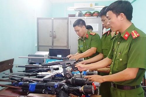 Đồng bộ nhiều biện pháp đấu tranh, ngăn chặn sử dụng vũ khí, vật liệu nổ, công cụ hỗ trợ