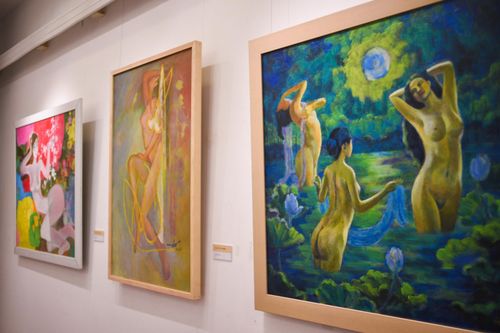Triển lãm tranh khỏa thân tôn vinh vẻ đẹp phụ nữ