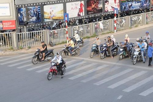 Vượt đèn đỏ vẫn phổ biến