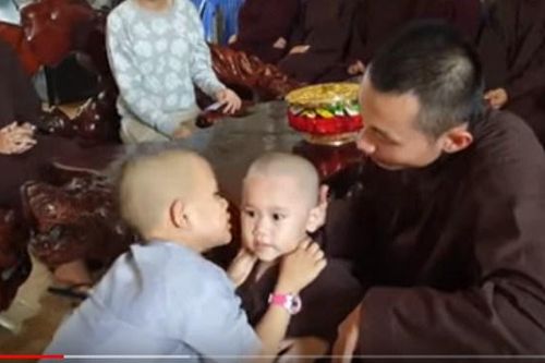 5 chú tiểu 'ẵm' 300 triệu đồng ở 'Thách thức danh hài' chia tay 1 thành viên