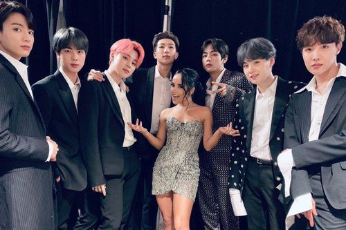 Chỉ là 'nấu súp gà' với Becky G thôi, có cần ngầu vậy không J-Hope BTS?