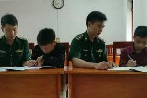 Thắp sáng ước mơ đến trường nơi biên cương