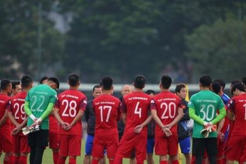 Đình Trọng, Văn Đức vắng mặt, thầy Park nhận thêm thông tin không vui