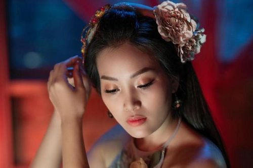 Sao Mai Huyền Trang hóa nàng Kiều trong 'Đóa sen ngời'
