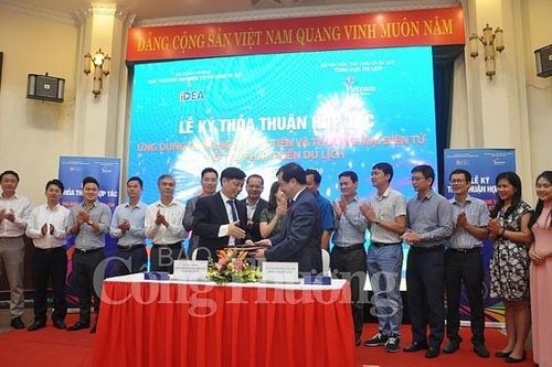 Ký kết ứng dụng công nghệ tiên tiến và thương mại điện tử hỗ trợ phát triển du lịch