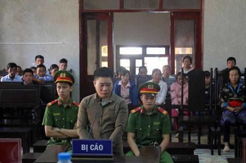Tuyên phạt bị cáo Hạng A Khua 20 năm tù giam về tội mua bán trái phép chất ma túy