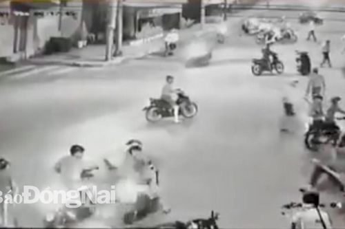 Bắt khẩn cấp 8 đối tượng gây rối trật tự công cộng tại Biên Hòa