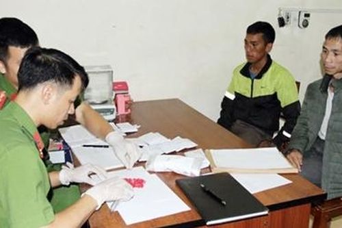 Khám phá vụ vận chuyển 1 bánh heroin và gần 2.000 viên ma túy tổng hợp