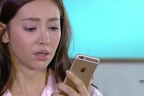 Người yêu cũ luôn lấy cớ liên lạc với chồng tôi
