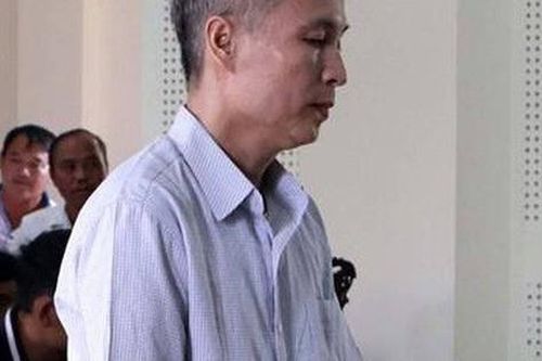 Đặt định vị theo dõi vợ rồi đâm chết tình địch, chồng lĩnh án 17 năm tù