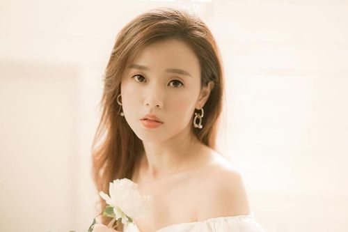 Midu - hot girl độc thân yêu đời, nhan sắc hack tuổi dù chạm ngưỡng 30