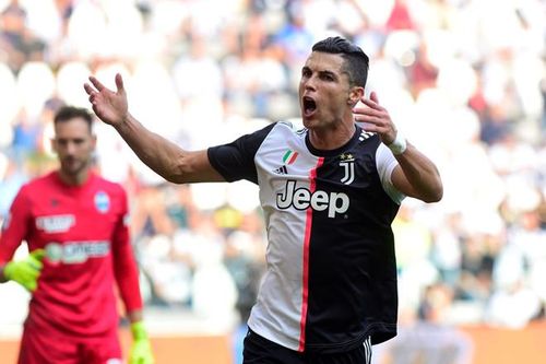 Ronaldo tỏa sáng đưa Juventus lên đầu bảng