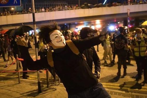 Cảnh sát Hong Kong dùng hơi cay và vòi rồng giải tán người biểu tình