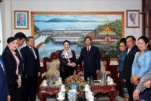Chủ tịch Quốc hội thăm làm việc tại tỉnh Vientiane, CHDCND Lào