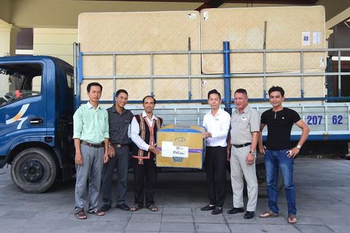 Ủng hộ nhiều vật dụng cho dự án nhà lưu trú phục vụ du lịch của đồng bào Cơ Tu