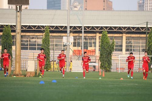 Tuyển Việt Nam: Anh Đức, Quế Ngọc Hải trở lại, thầy Park tập tễnh vì đuối
