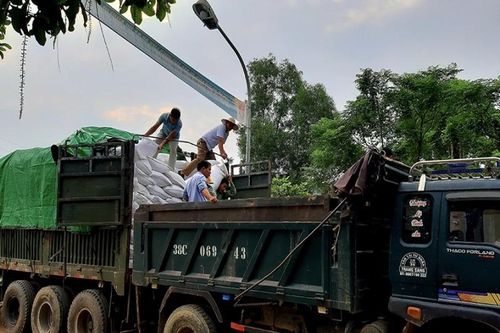 400 tấn gạo cứu đói đến với bà con vùng lũ Hương Khê