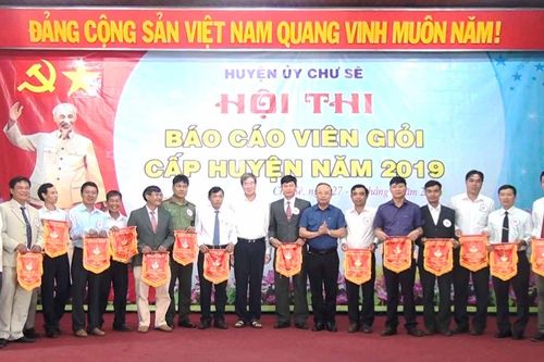 Chư Sê: 16 thí sinh thi báo cáo viên giỏi cấp huyện