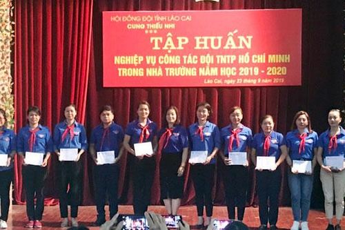 Bế giảng lớp tập huấn nghiệp vụ công tác đội trong nhà trường