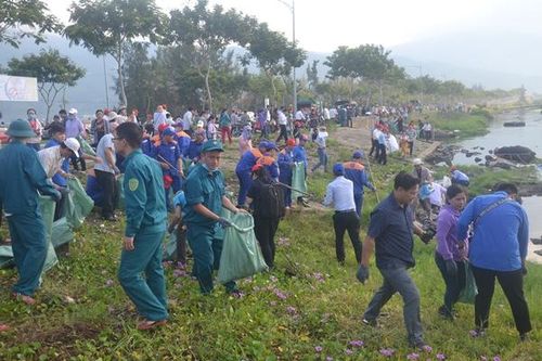 Đà Nẵng: Ra quân hưởng ứng Chiến dịch 'Làm cho thế giới sạch hơn'