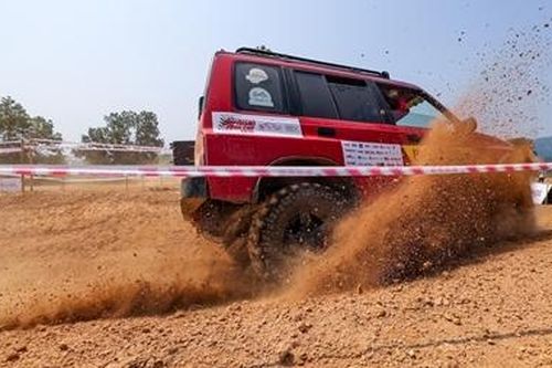 Xem tài xế trổ tài Offroad trong giải đua xe địa hình 2019