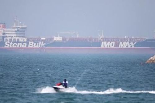 Tàu gắn cờ Anh cập bến Dubai sau căng thẳng tại Vùng Vịnh