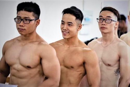 Dàn nam sinh body 6 múi ở cuộc thi thể hình tại ĐH Hutech