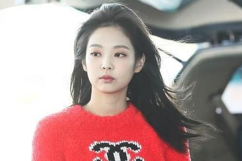 Jennie (Black Pink) diện toàn đồ hiệu ra sân bay