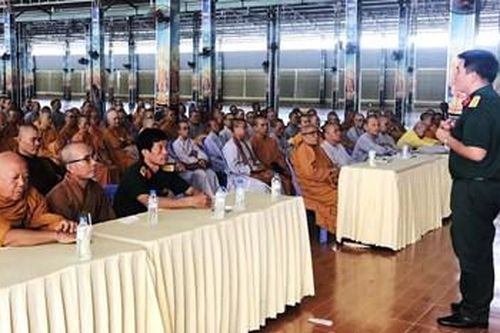 Đồng hành với đồng bào tôn giáo