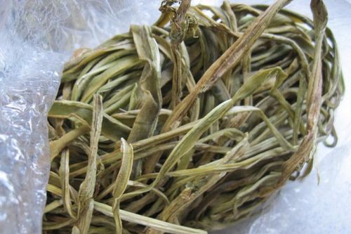 Rau tiến vua đắt ngang tôm hùm, bà nội trợ Việt không ngại 'vung tay' sắm