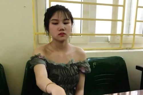 Đôi nam nữ 'phê ma túy', đèo nhau đánh võng trên đường