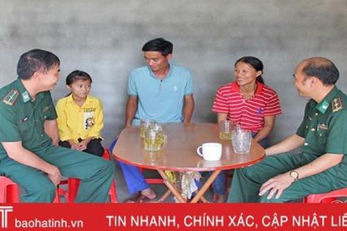 2 thiếu tá Biên phòng Hà Tĩnh trích lương giúp học sinh nghèo miền núi
