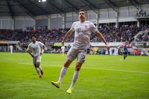 Robert Lewandowski làm điều chưa từng có tại Bundesliga