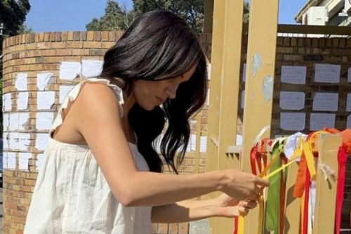 Công nương Meghan Markle tưởng niệm nạn nhân bị xâm hại ở Nam Phi