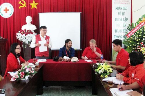 Hiệp hội CTĐ và Trăng lưỡi liềm đỏ quốc tế làm việc với Hội CTĐ tỉnh