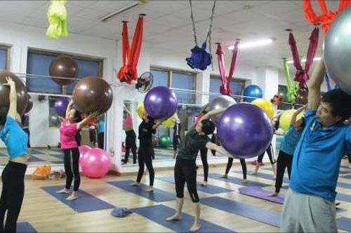 Đời sống 'Lăn' cùng yoga bóng