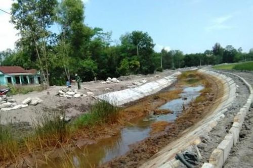 Kinh tế Nông nghiệp - Nông thôn Khẩn trương thi công các công trình trước mùa bão, lũ (nội dung k liên kết mà chú ảnh trùng lặp quá)