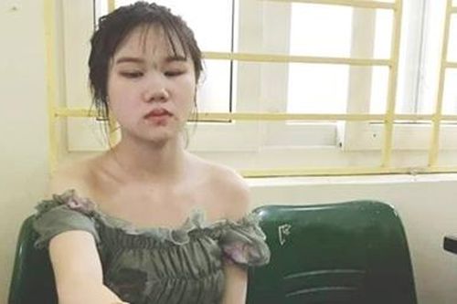 Đôi nam nữ 'phê' ma túy 'lắc lư' xe máy trên đường