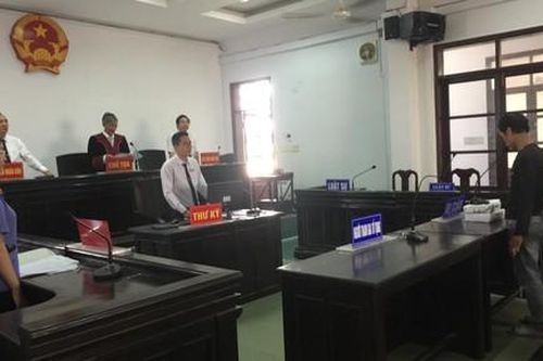 Công an dỏm nhận tiền chạy án bị Công an thật bắt tại trận