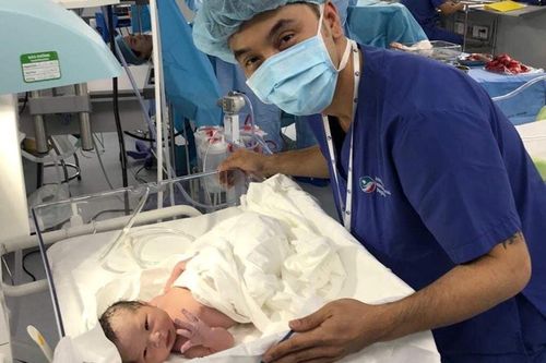 Vợ chồng Ưng Hoàng Phúc chào đón con thứ 2