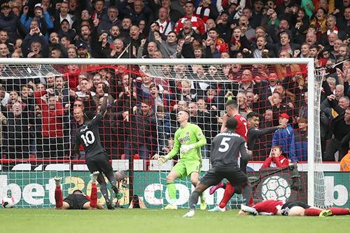 Ngoại hạng Anh vòng 7: Đối thủ mắc lỗi, Liverpool, Man City hưởng lợi