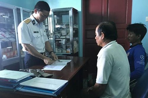 Đồng hành giúp đỡ ngư dân trên biển