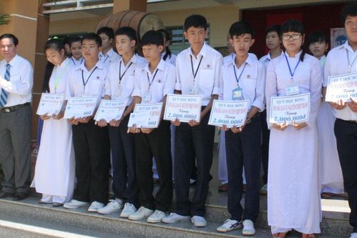 Trà Vinh: Hơn 1.416 suất học bổng cho học sinh, sinh viên nghèo hiếu học