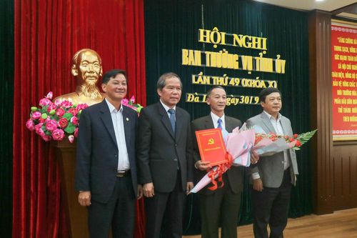 Trao Quyết định chuẩn y chức vụ Phó Bí thư Tỉnh ủy Lâm Đồng