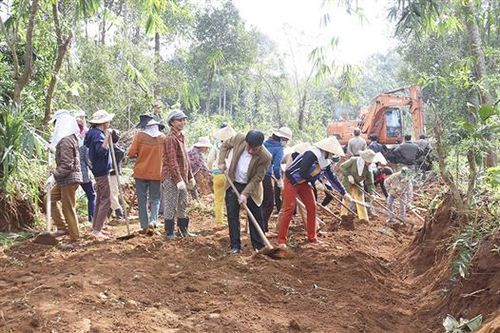 Mặt trận huyện Cam Lộ vận động, góp sức xây dựng nông thôn mới
