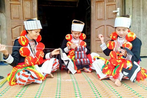 Độc đáo trang phục người Dao đỏ ở Na Hang