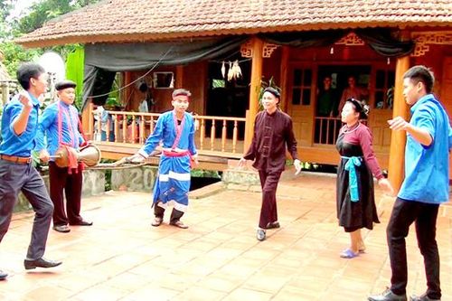 Làm phong phú đời sống tinh thần của nhân dân