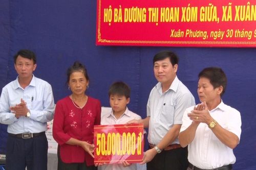 Bàn giao 2 nhà đại đoàn kết