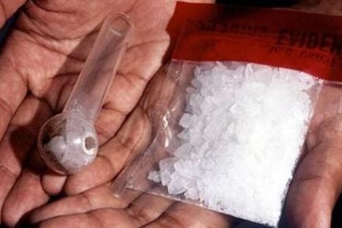 Nữ 9x giấu ma túy đá vào loa cầm tay mang vào nhà nghỉ 'xài'