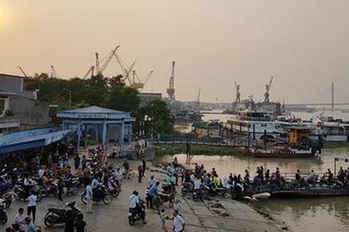 Người Hải Phòng lưu luyến khi phà Bính dừng hoạt động